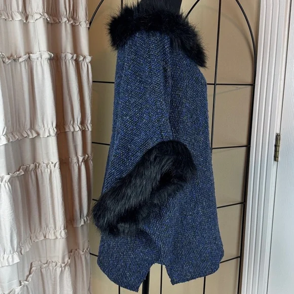 Blue Tweed Poncho with Black Faux Fur Trim Size L - Picture 3 of 6
